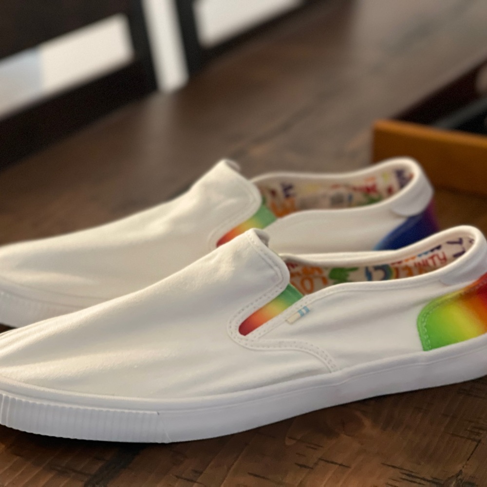 Tom’s Baja Unity Rainbow Men’s Size 9.5 Canvas Shoes - Stylish and Sustainable! - Picture 5 of 6
